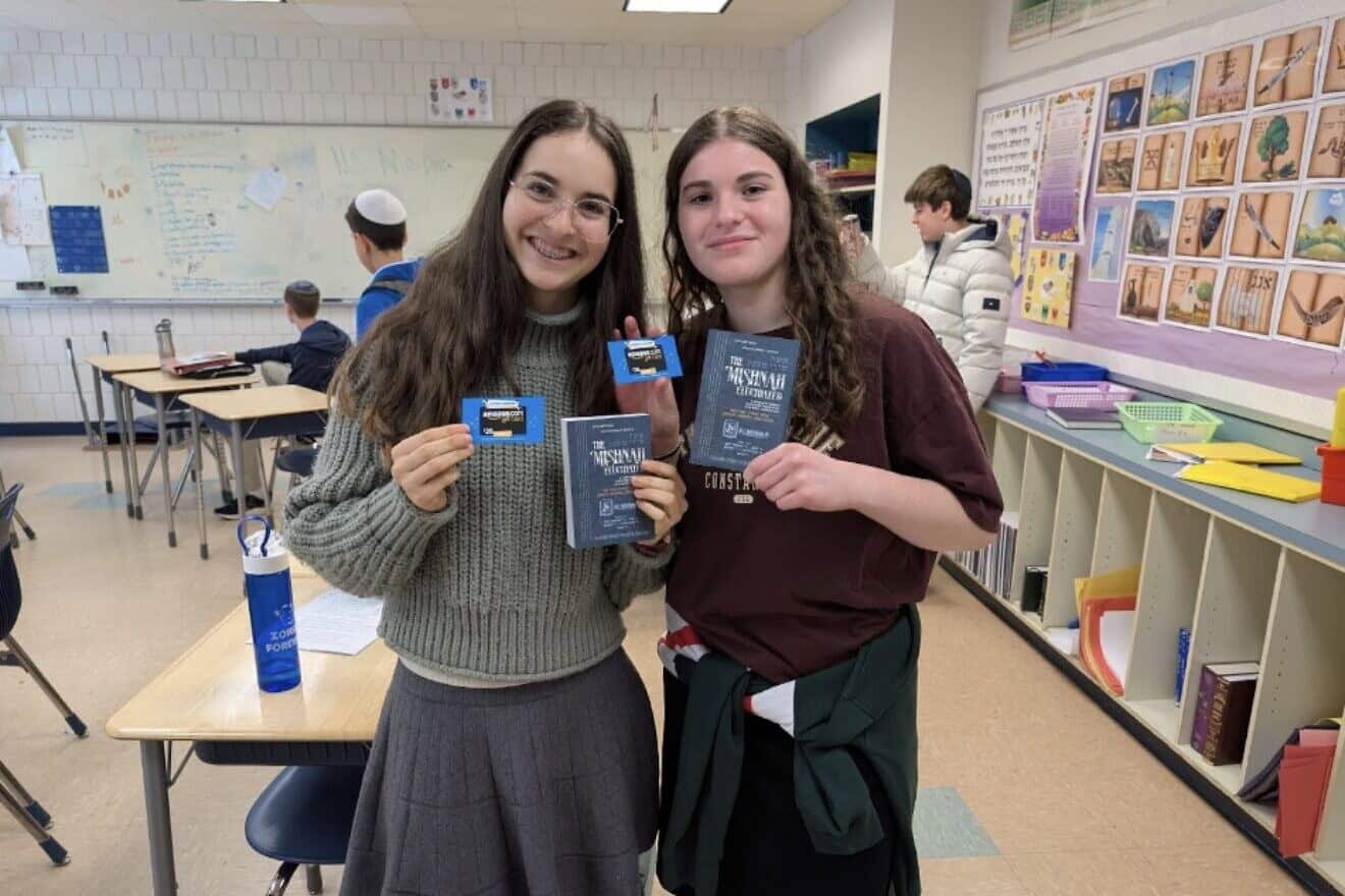 Students Neta Ronen-Tal and Mindy Attali at Atlanta Jewish Academy with their All Mishnah Jr. Mishnayot books and the gift cards they won in the program’s weekly raffle. Credit: Courtesy.